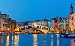 venezia ponte di rialto by night