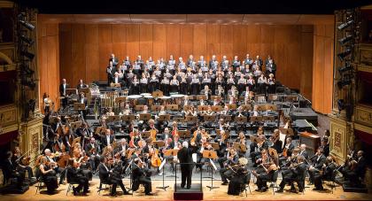 2-maestro gelmetti-orchestra-e-coro-del-verdi-foto-fparenzan