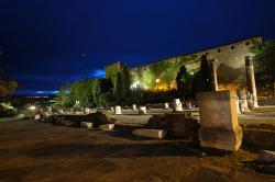 castello di san giusto di notte