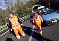 Incendio al 4Km di Via Cassia Bis, all'interno del tunnel delle automobili in seguito ad un incidente prendono fuoco. La polizia stradale e i vigili del fuoco sul posto dell'accaduto il 27 febbraio 2012 a Roma<br />
ANSA/MASSIMO PERCOSSI