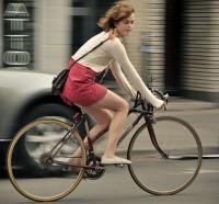 ragazza bicicletta