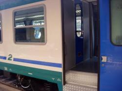 L'immagine di uno dei vagoni del trasporto regionale di Trenitalia dopo il restayling compiuto interamente nella stazione di Bologna, 16 maggio 2012.<br />
ANSA/UFFICIO STAMPA TRENITALIA    +++NO SALES - EDITORIAL USE ONLY+++