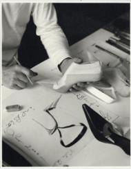 01 manolo-blahnik-al-lavoro