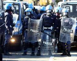 polizia assetto antisommossa