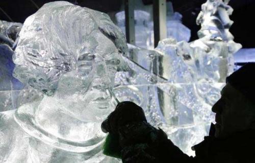 scultore ghiaccio john mckinnon